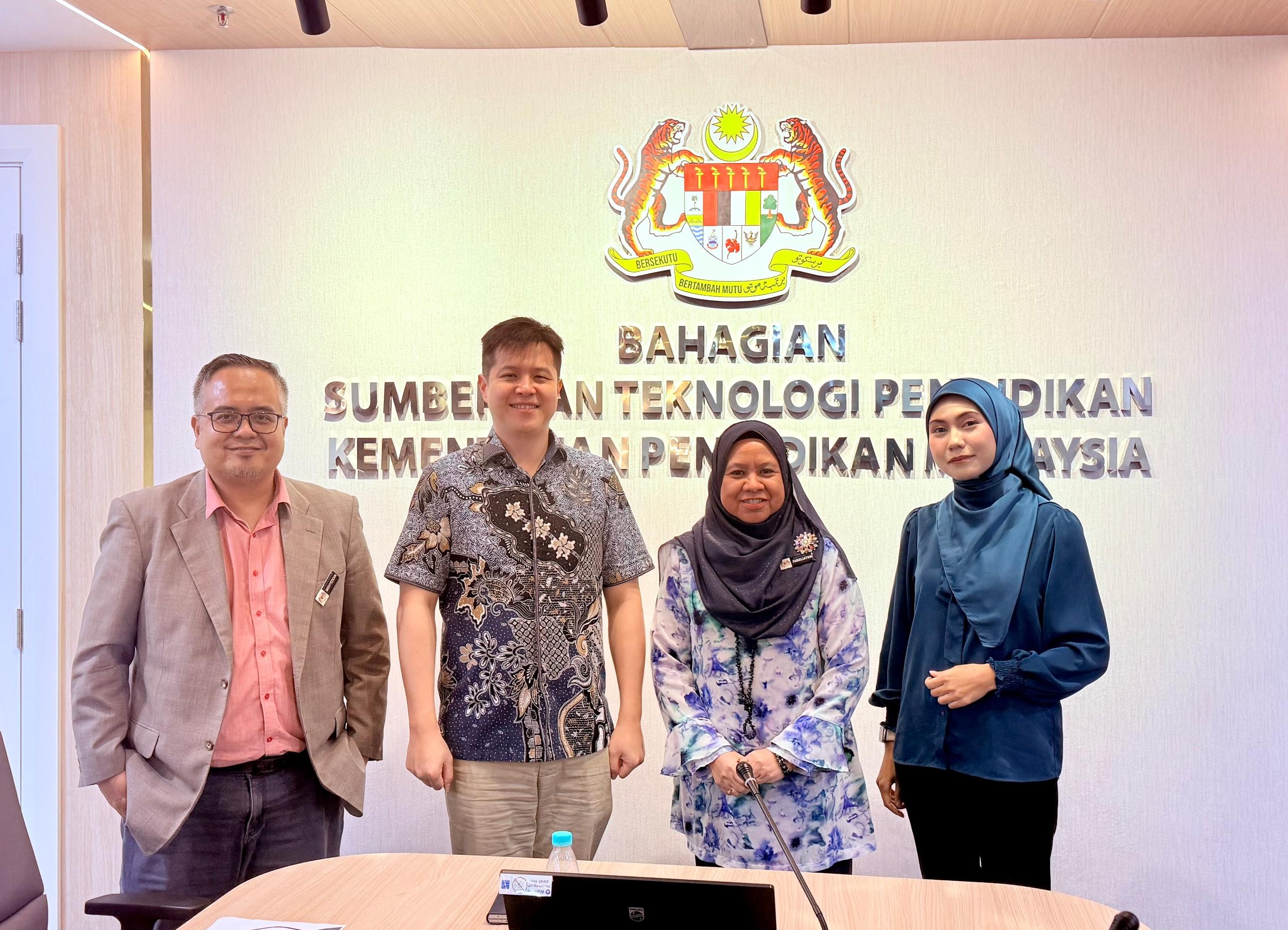 Briefing at KPM's Bahagian Sumber dan Teknologi Pendidikan (BSTP)